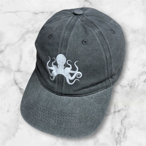 Accessories - Gray Cap with Octopus Design unisex